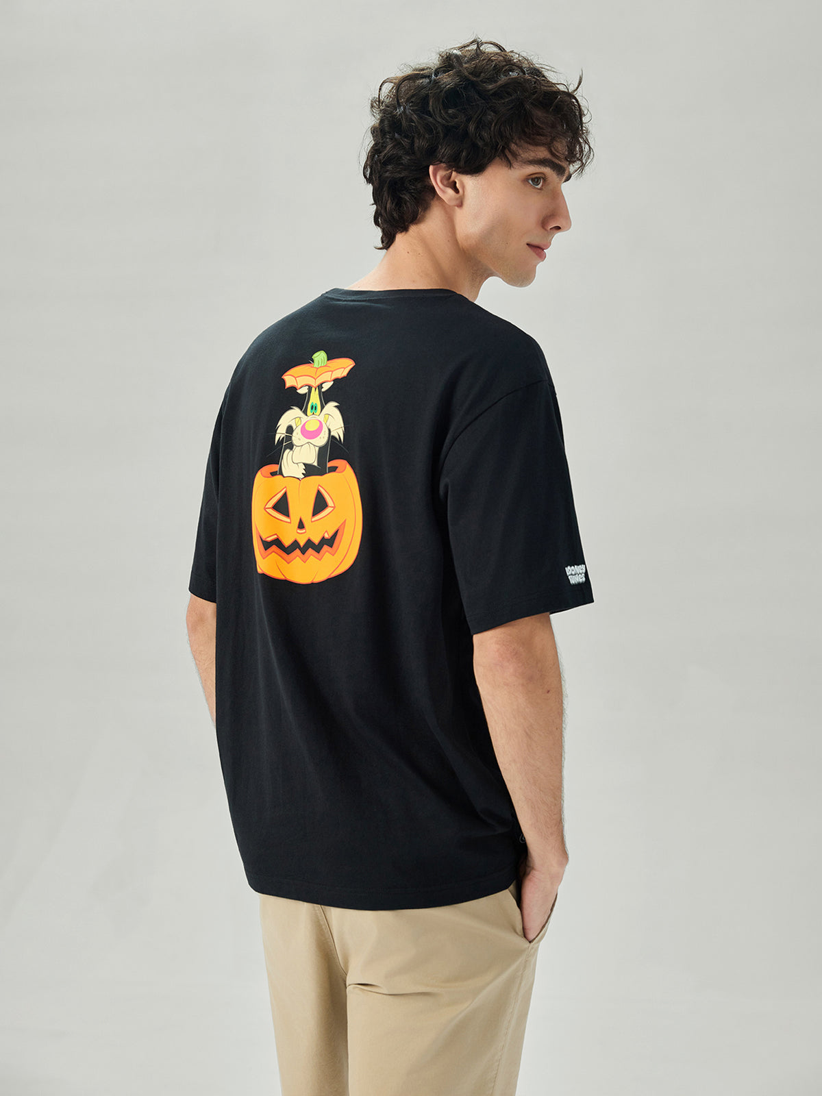 MY_01096440001_RW09_3_1_6_1290_1720.jpg;color:Signature Black