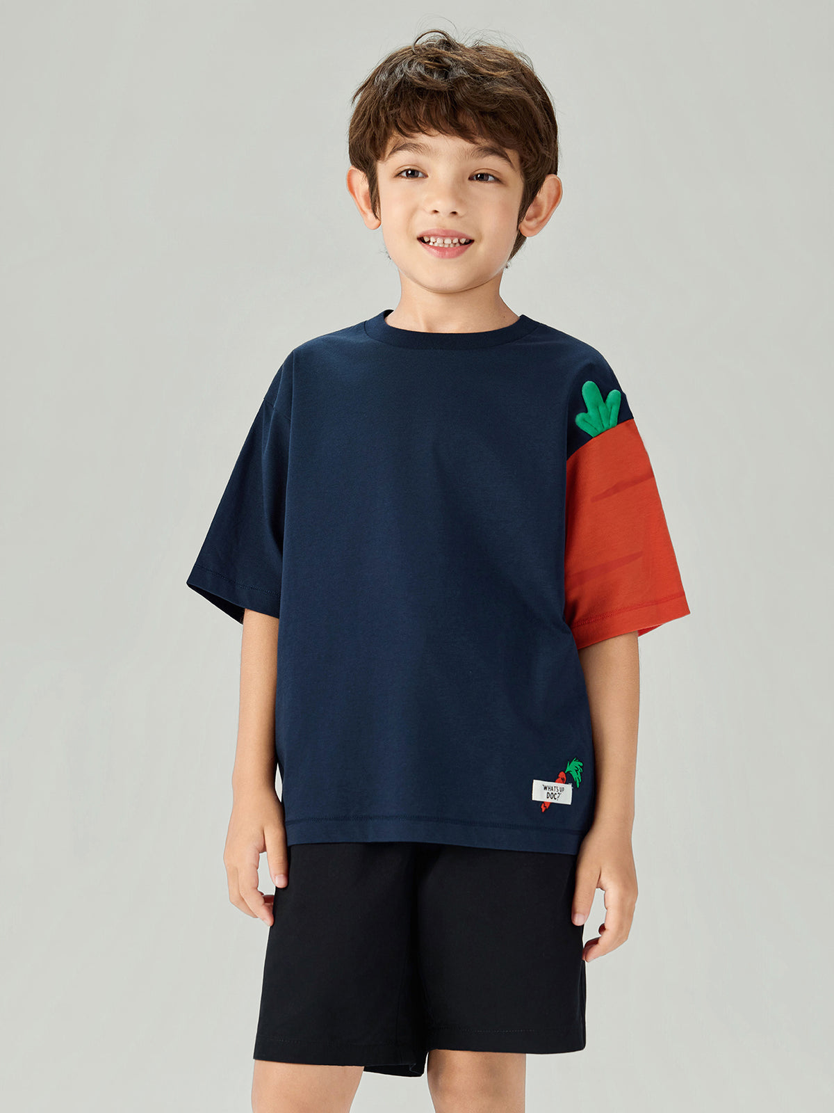 MY_03086365001_RW80_3_1_3_1290_1720.jpg;color:Signature Navy x Orange