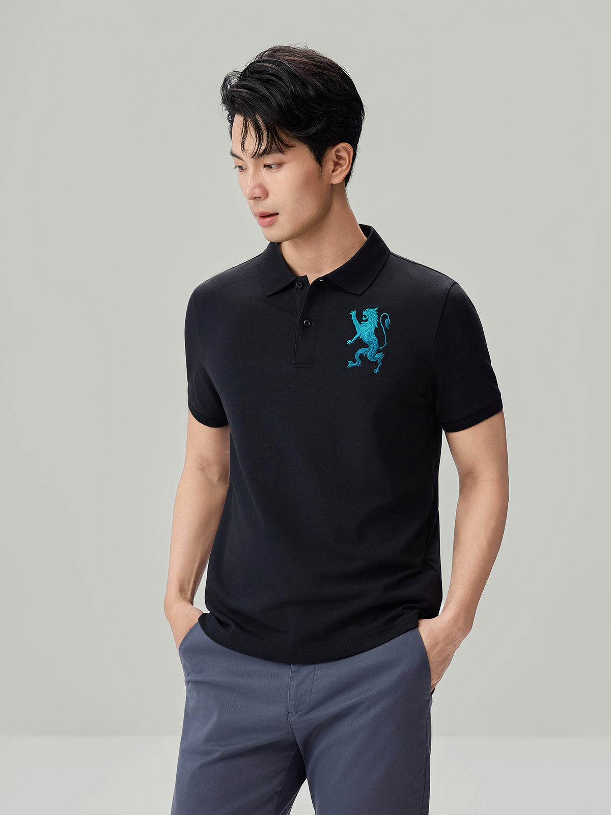 MY_01016222002_RW82_3_1_3_1290_1720.jpg;color:Signature Black (Blue embroidery)