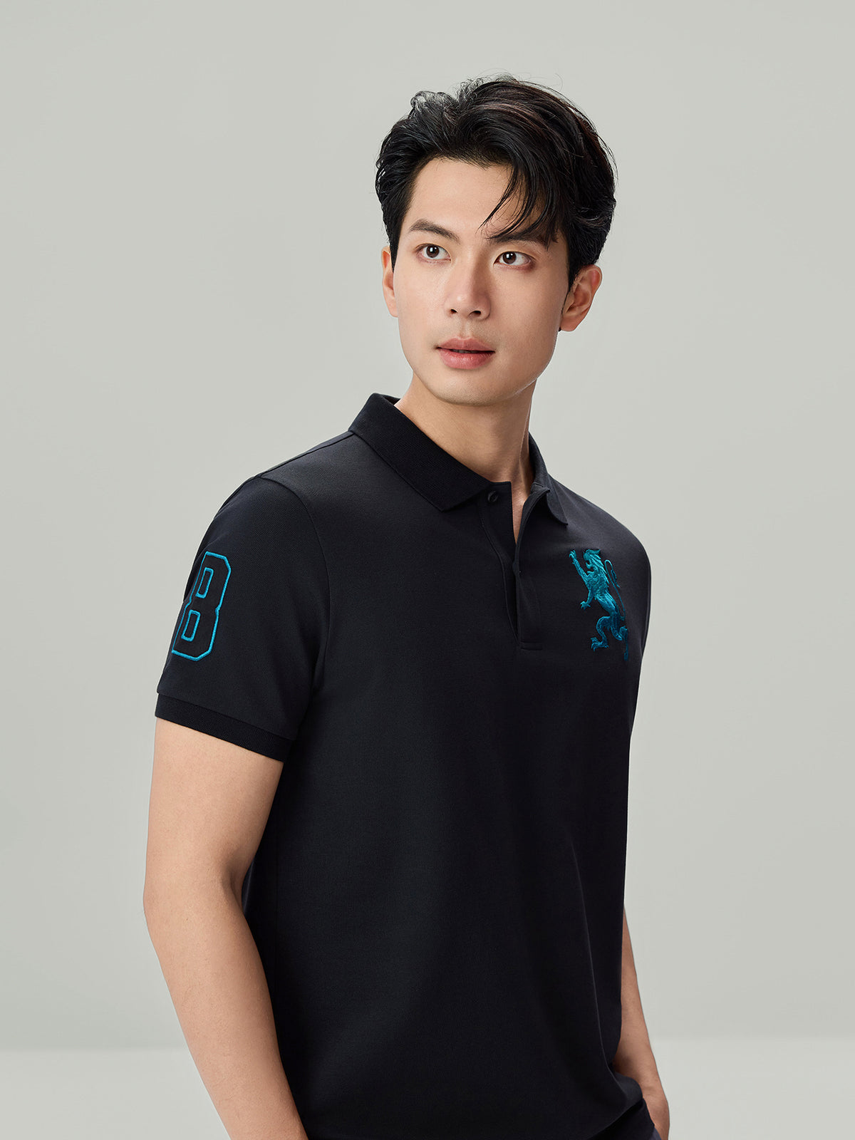 MY_01016222002_RW82_3_1_5_1290_1720.jpg;color:Signature Black (Blue embroidery)
